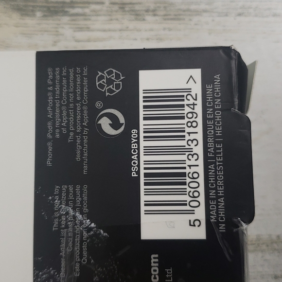 HP Disney The Child Star Wars The Madalorian Airpods case fits generation 1 & 2 - Picture 5 of 7